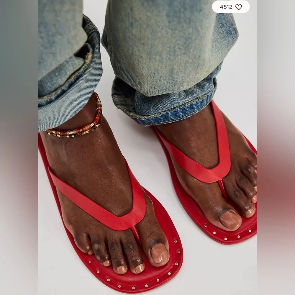 ⭐️NWOT Free People Sona Leather Thong Sandals⭐️